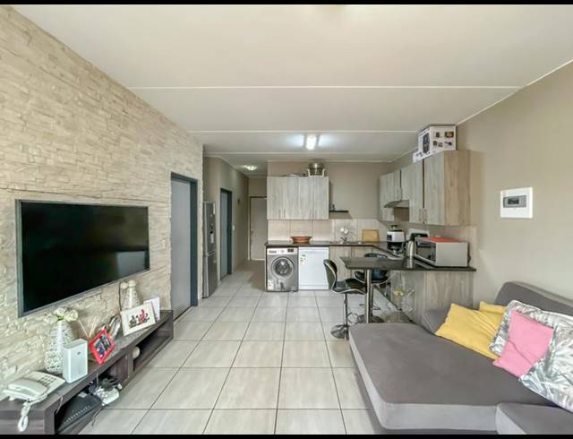 2 BEDROOM APARTMENT FOR SALE IN GLEN AUSTIN